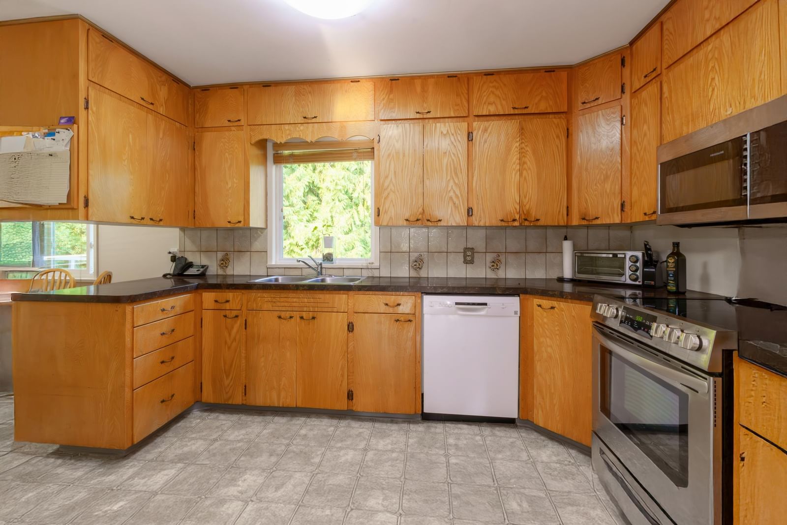 Listing Image 12