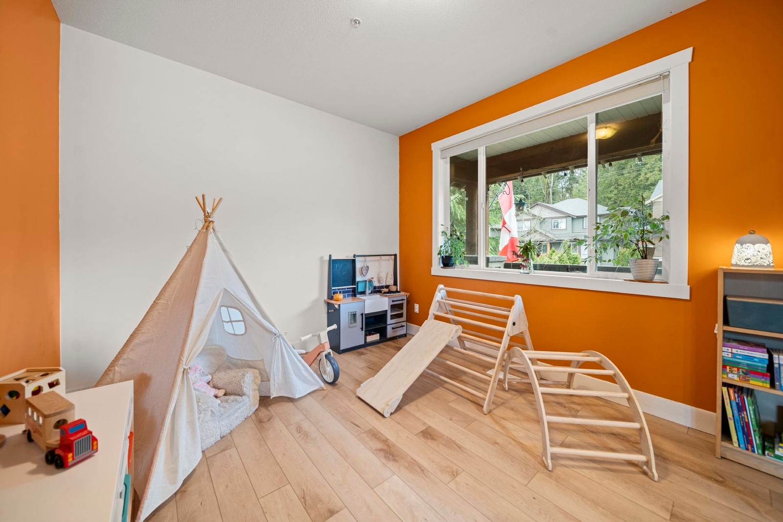 Listing Image 6