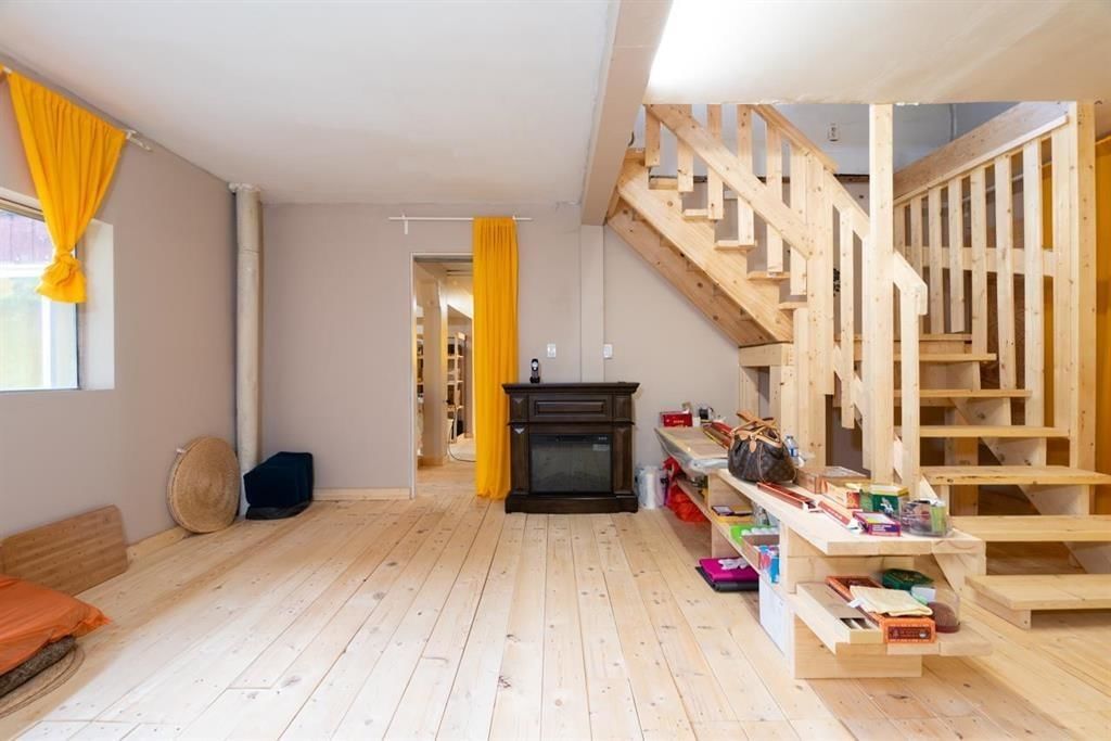Listing Image 4