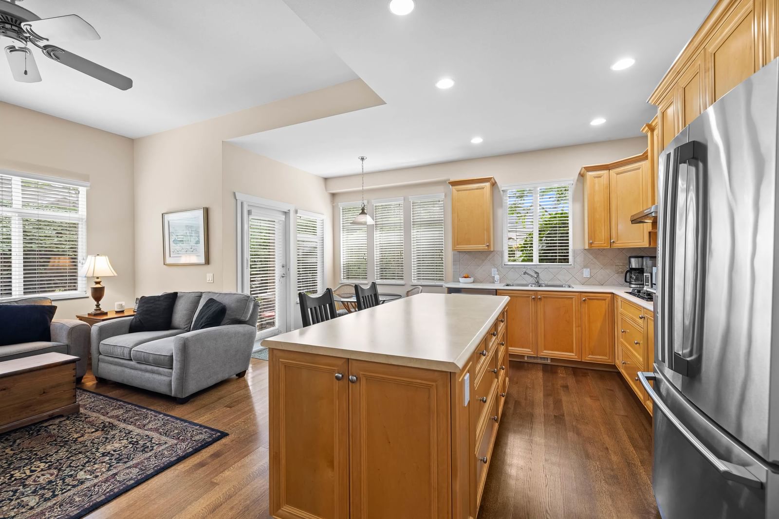 Listing Image 11