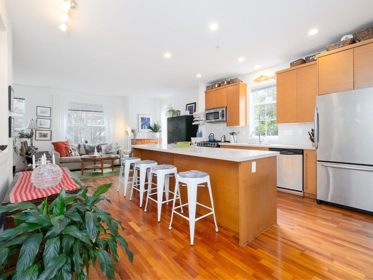 Listing Image 9