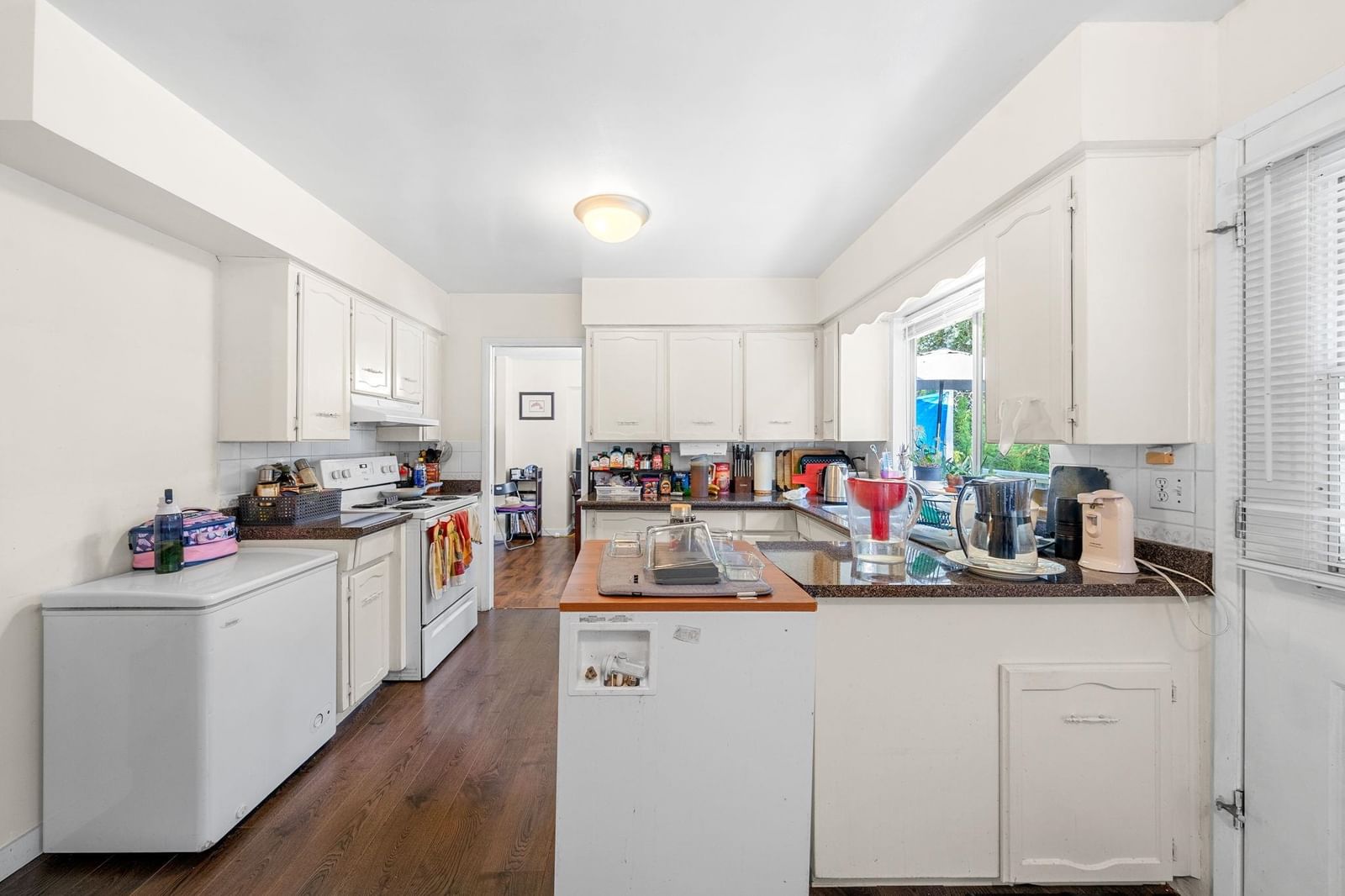 Listing Image 9
