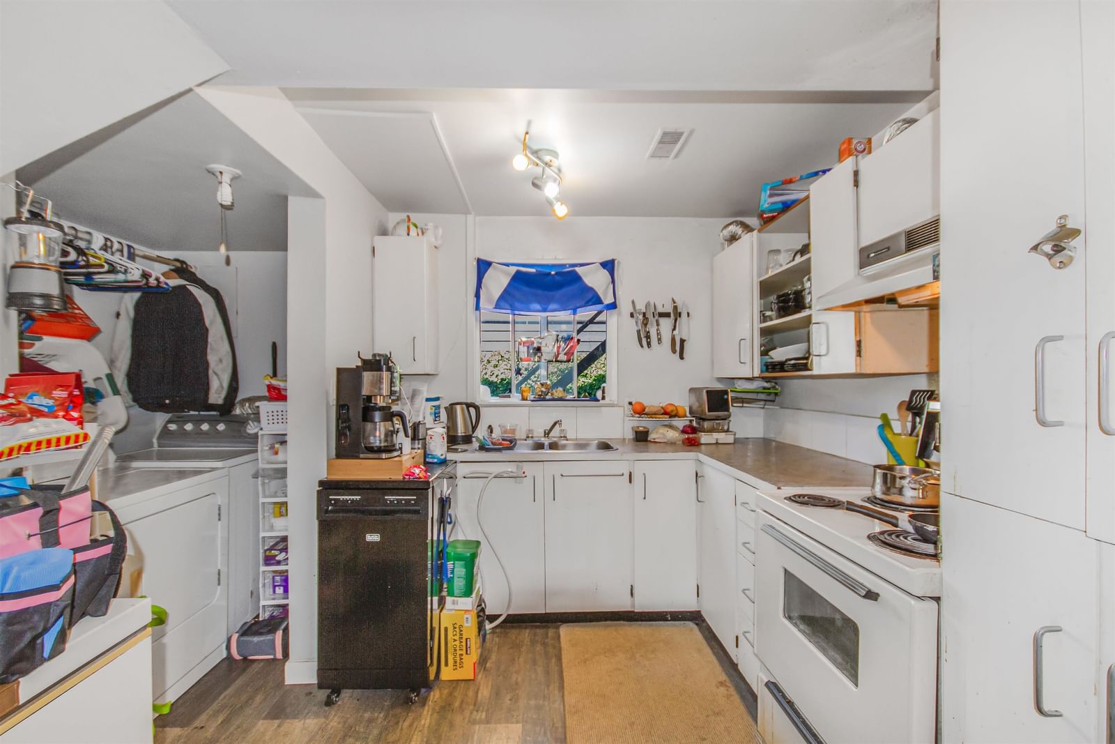 Listing Image 12