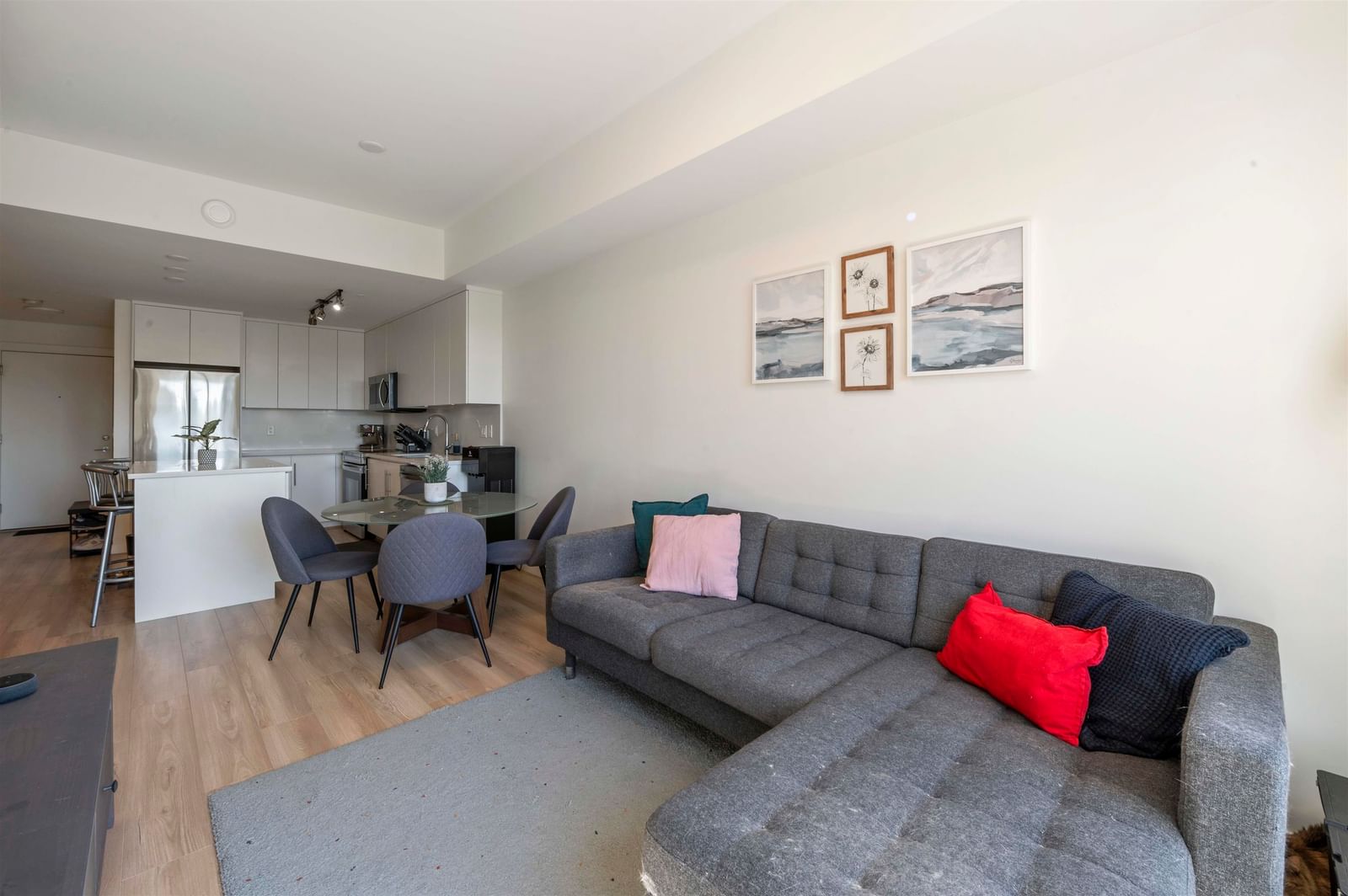 Listing Image 6