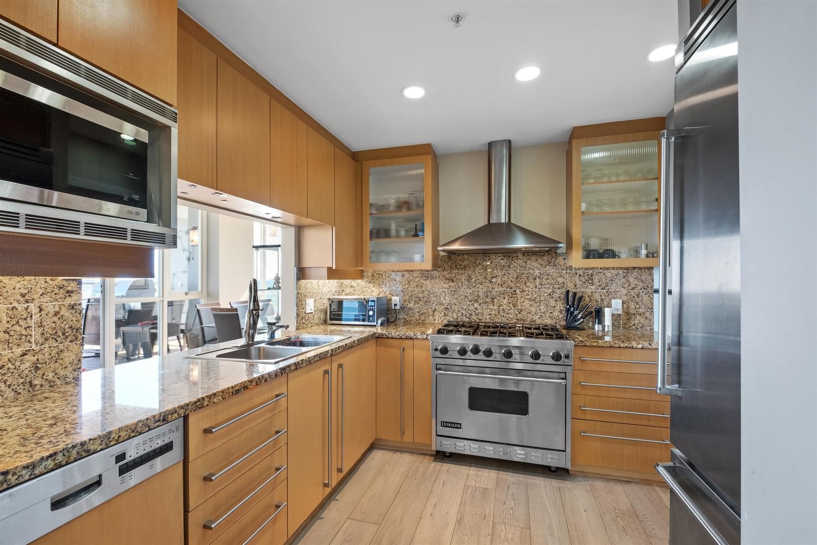 Listing Image 8