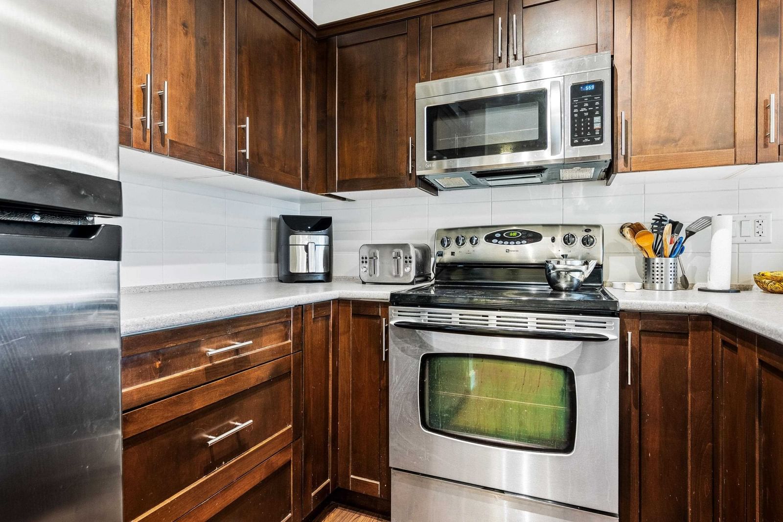 Listing Image 6