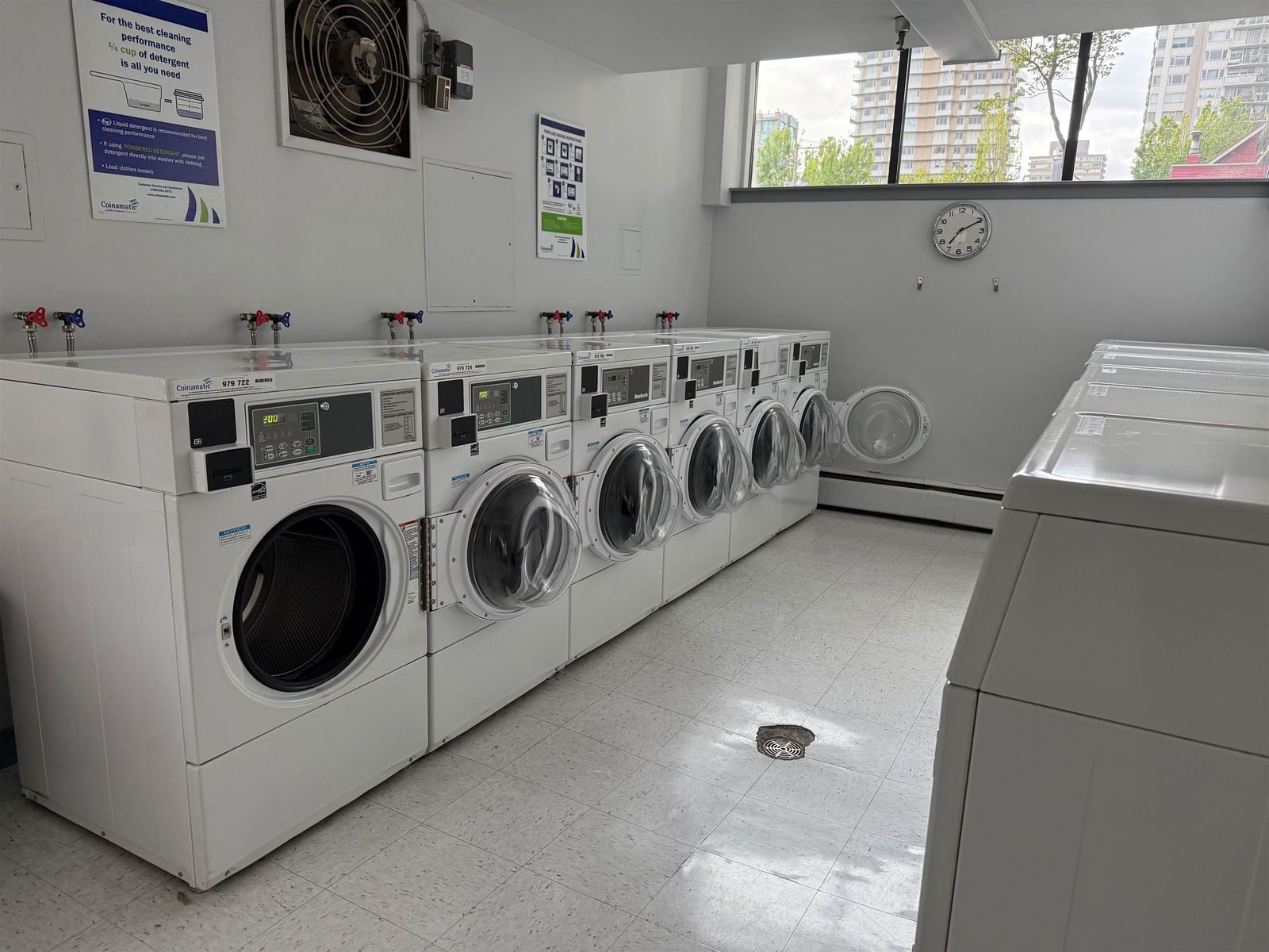 Listing Image 4