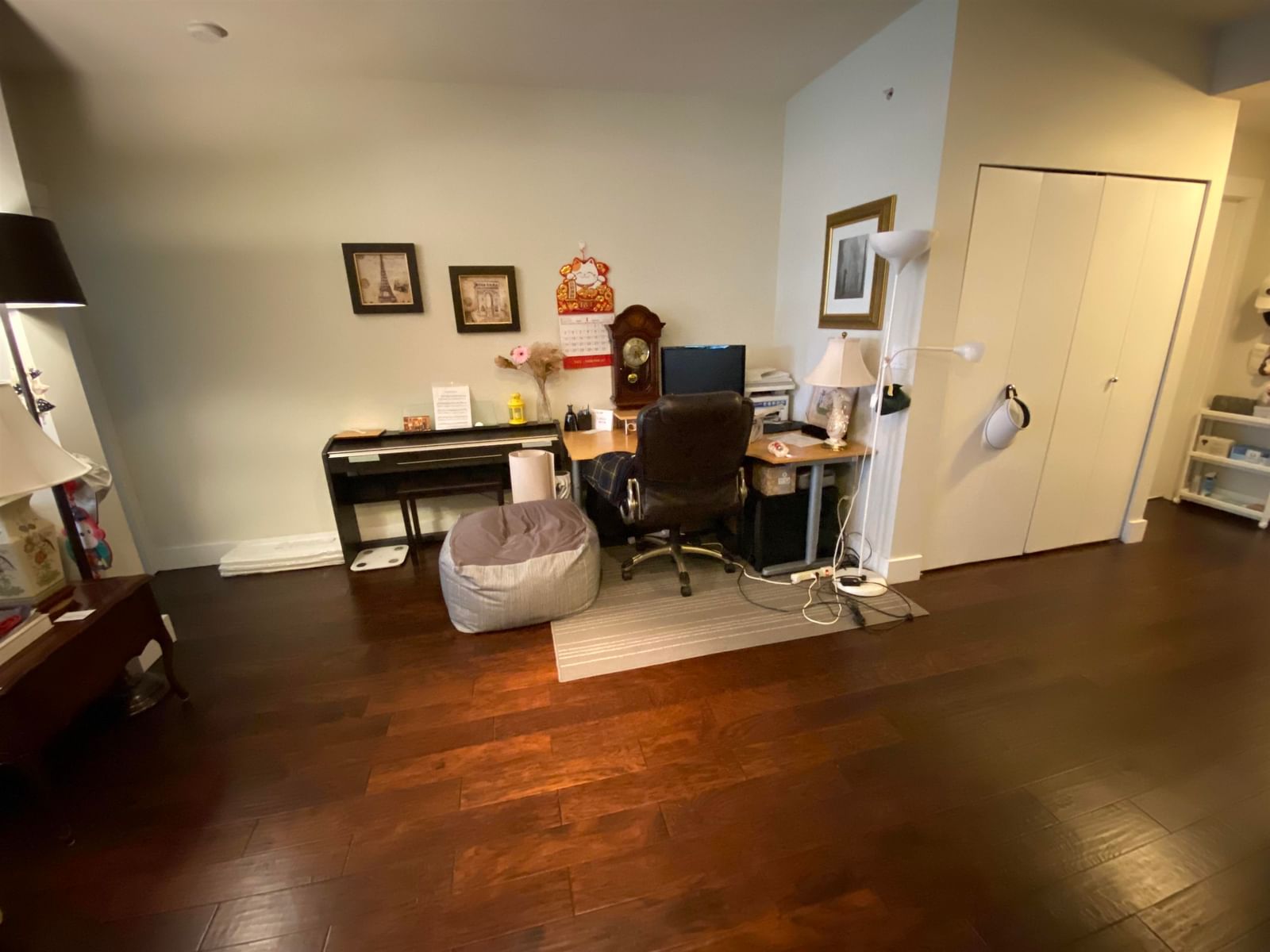 Listing Image 4
