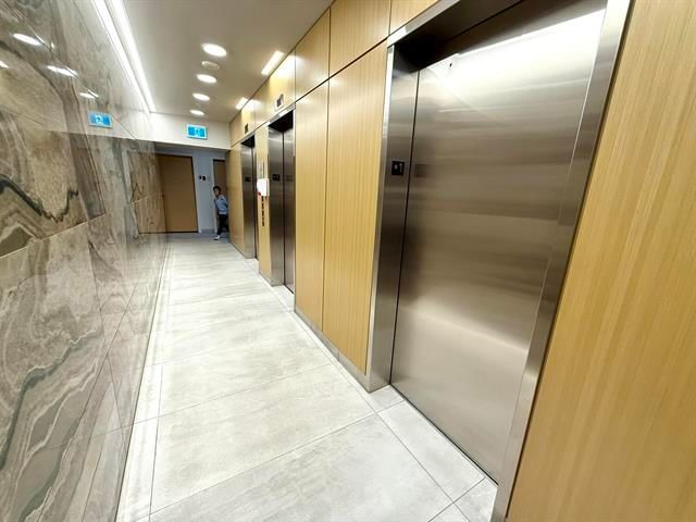 Listing Image 5