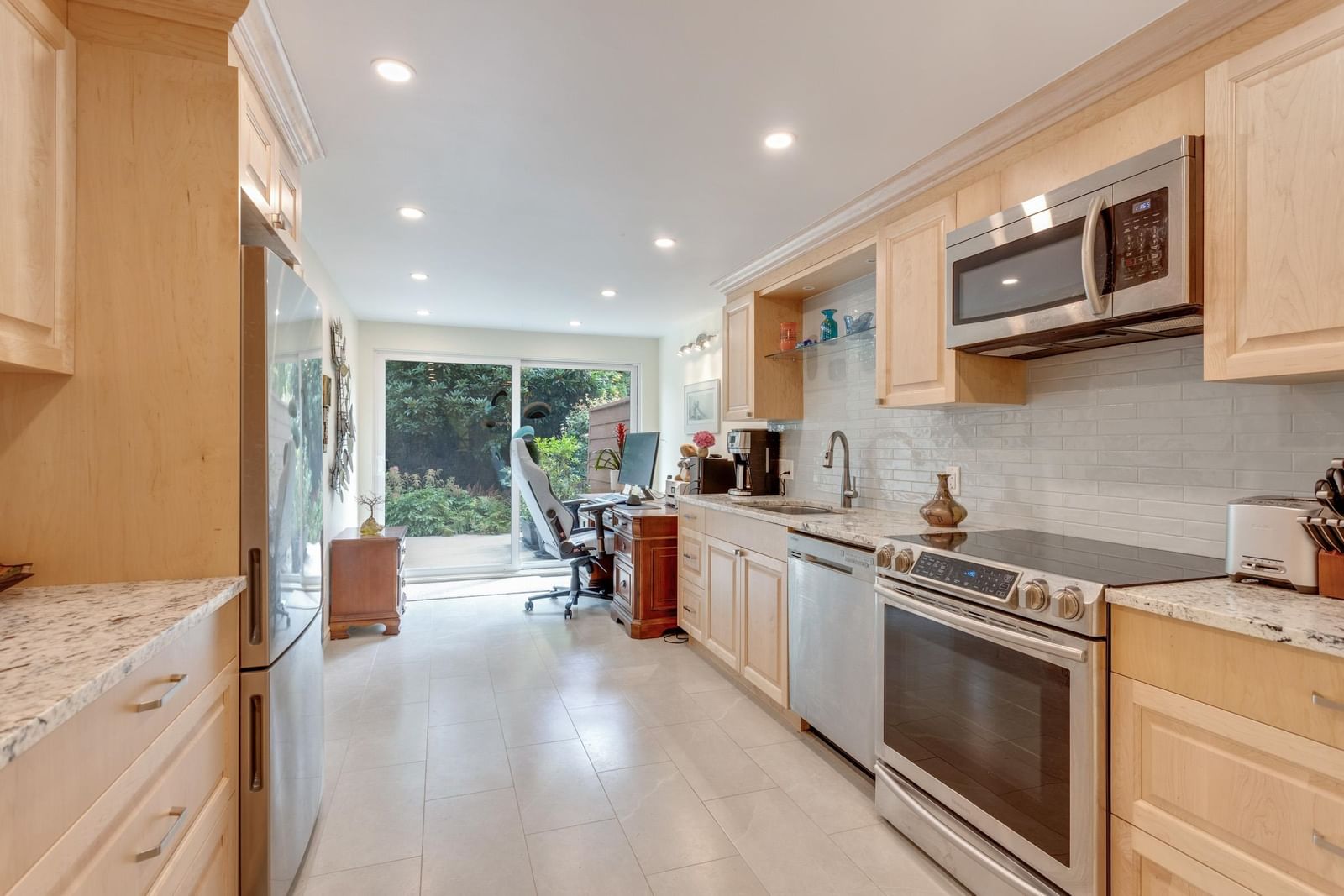 Listing Image 9