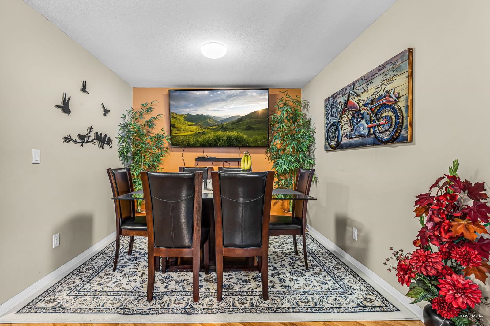 Listing Image 12