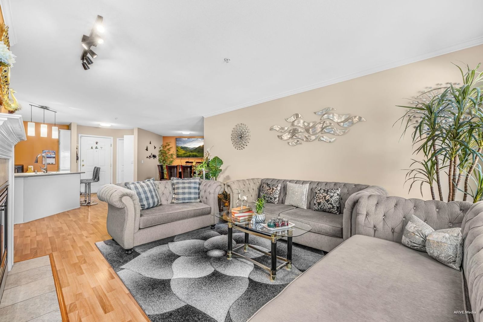 Listing Image 15