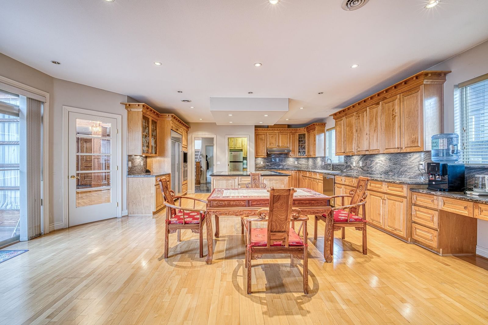 Listing Image 10