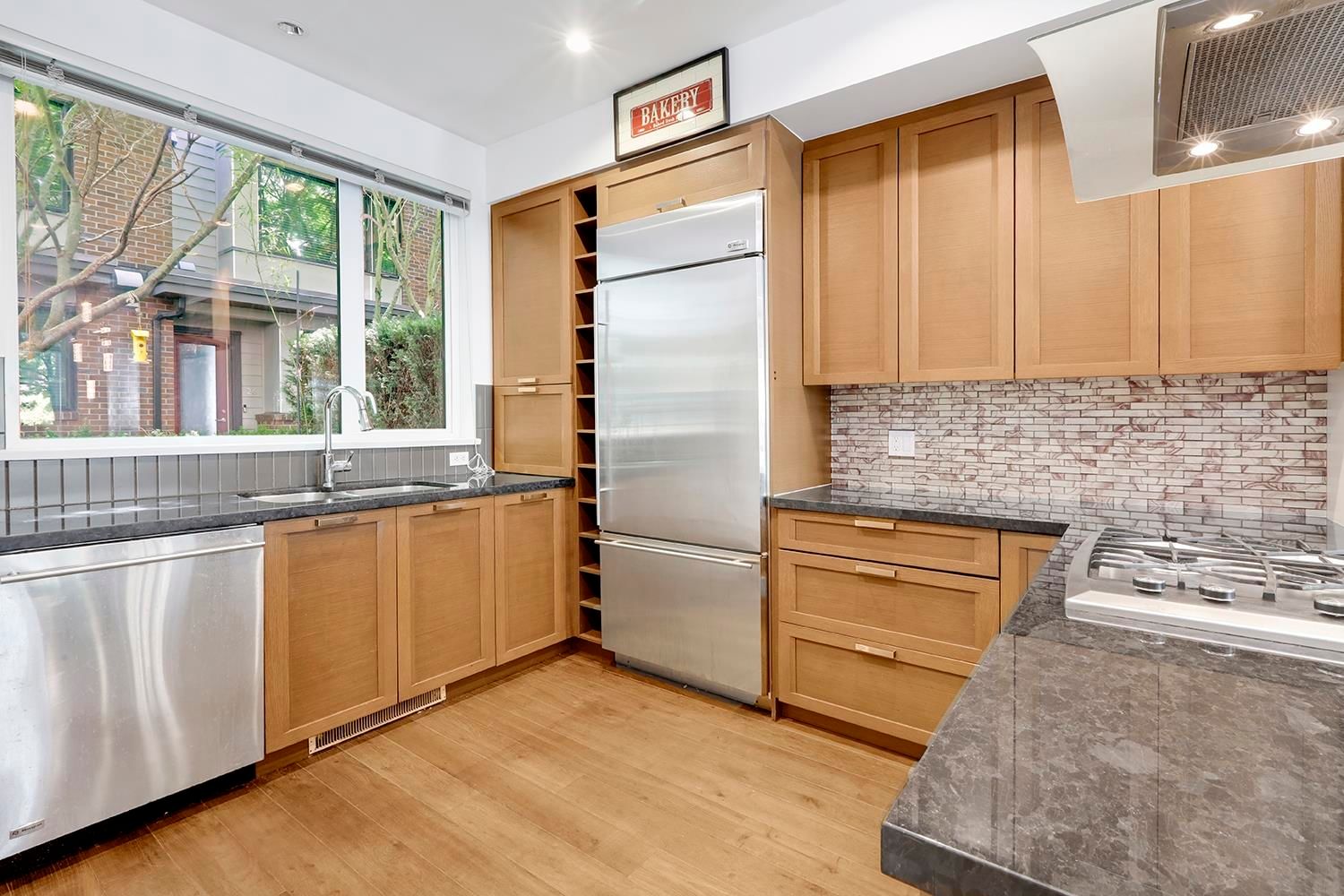Listing Image 19