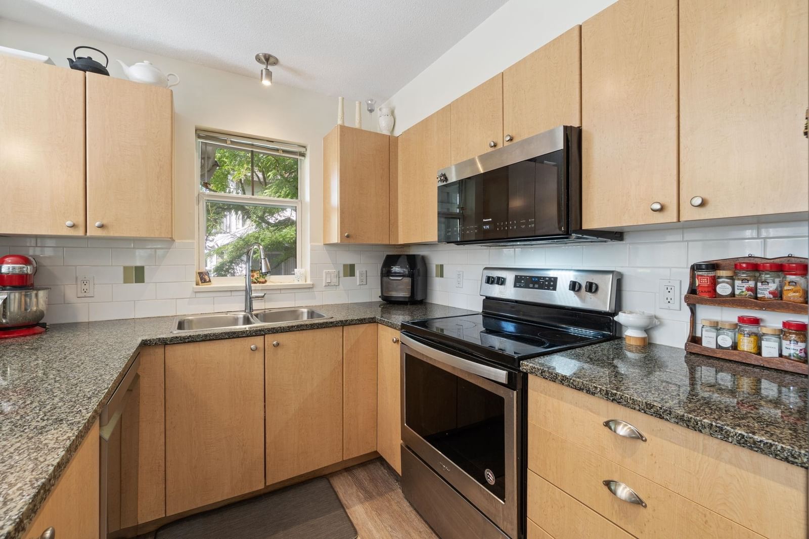 Listing Image 12