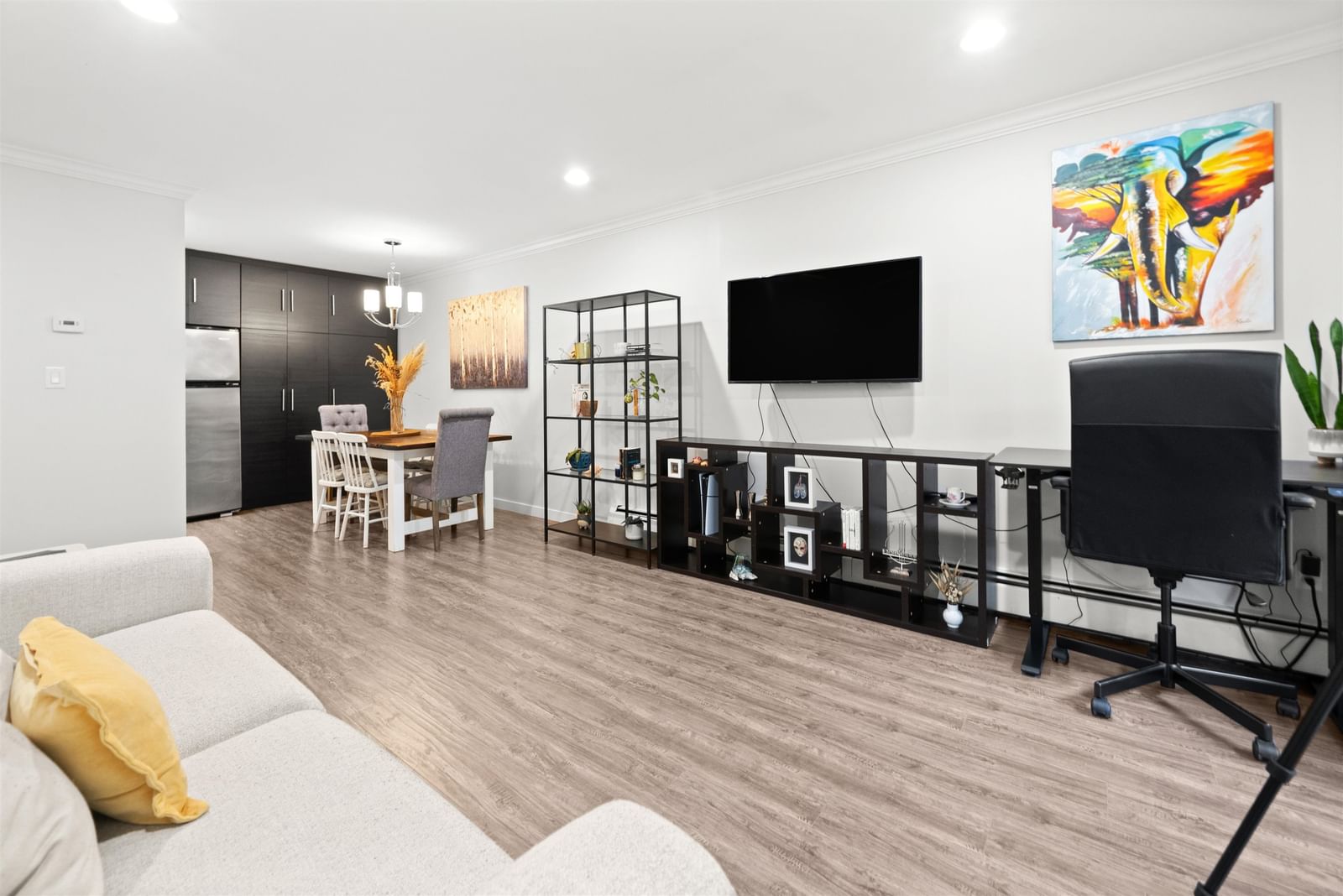 Listing Image 19