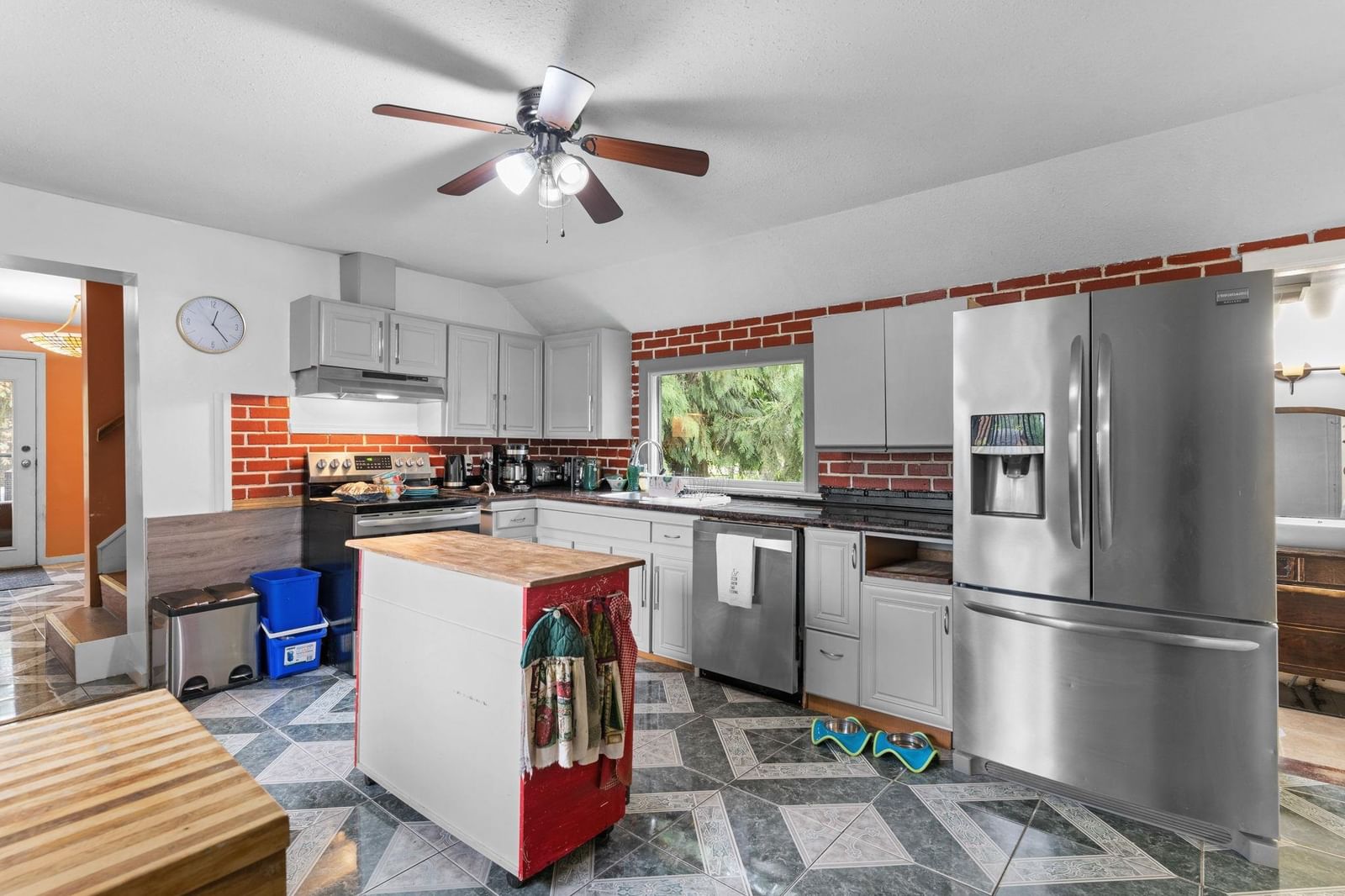 Listing Image 10