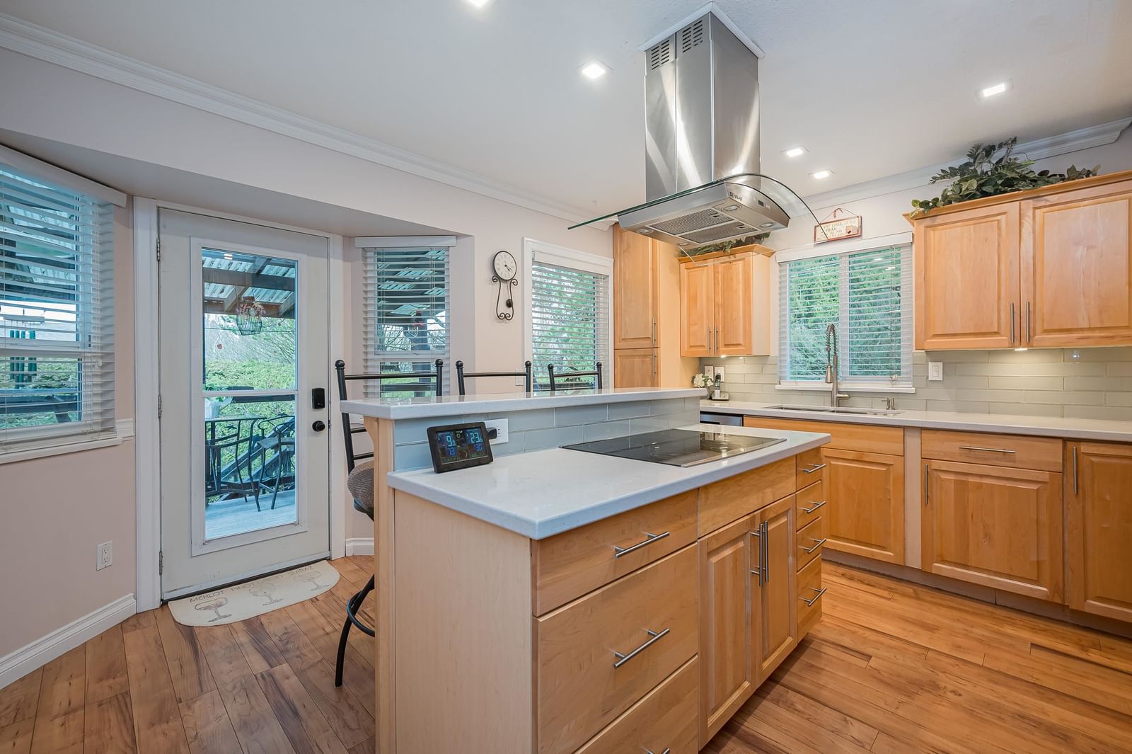 Listing Image 11