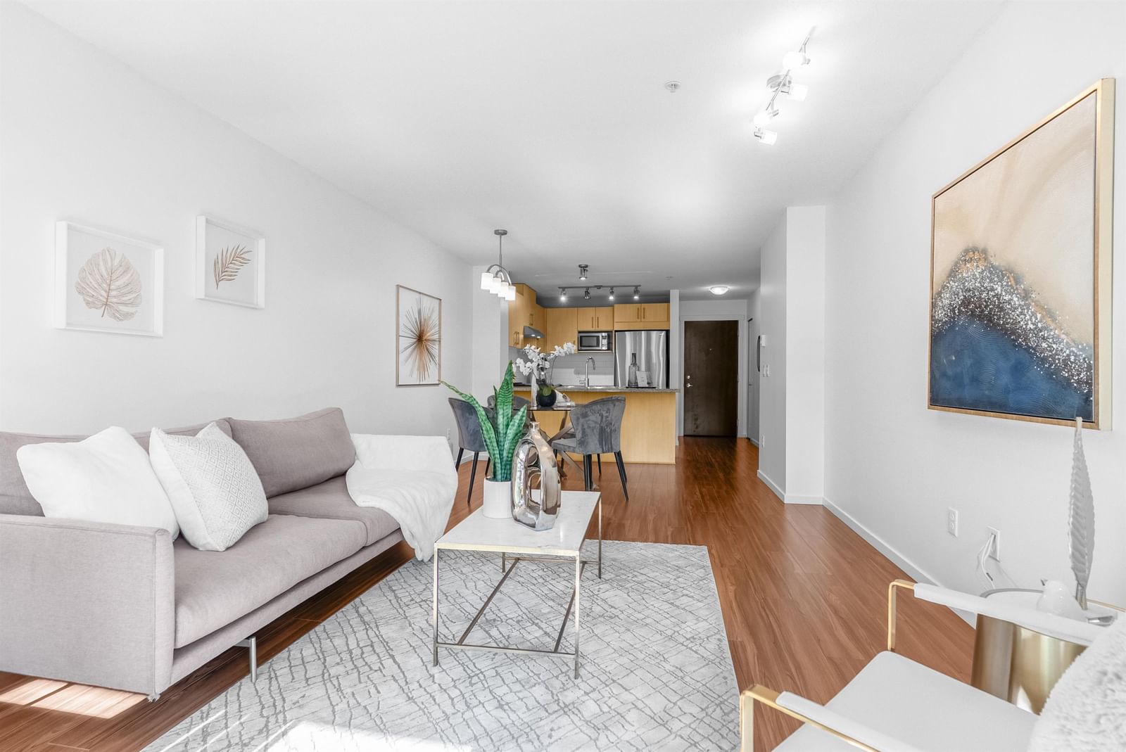 Listing Image 4
