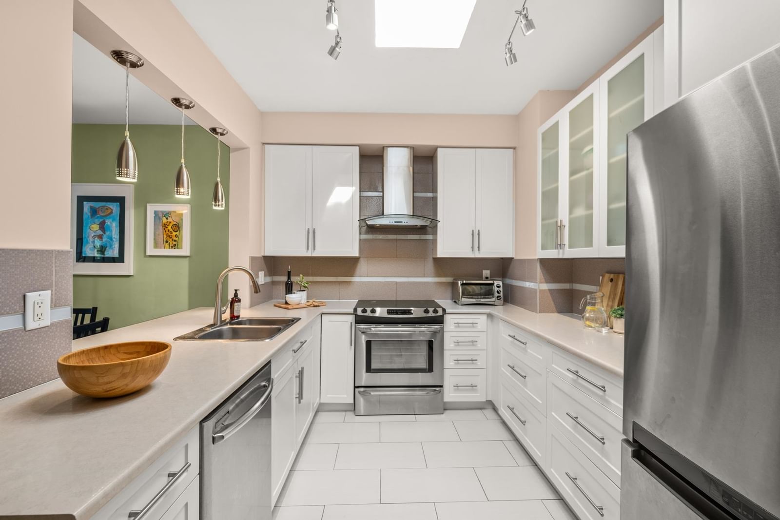 Listing Image 11