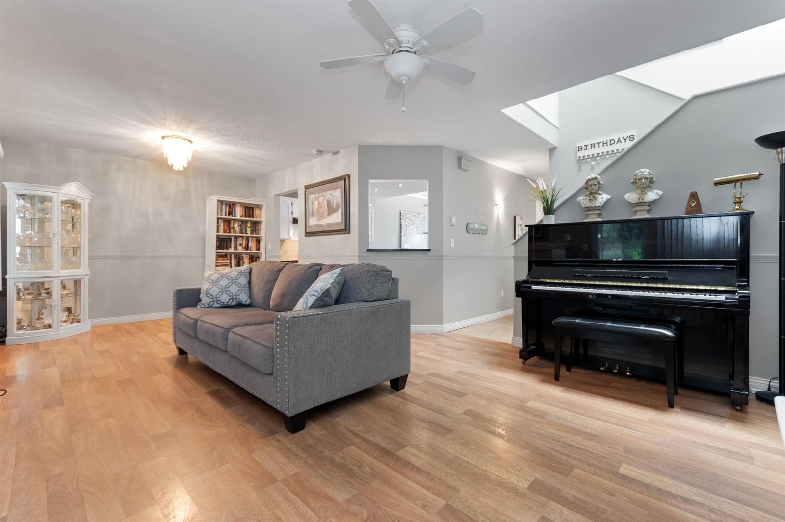Listing Image 12