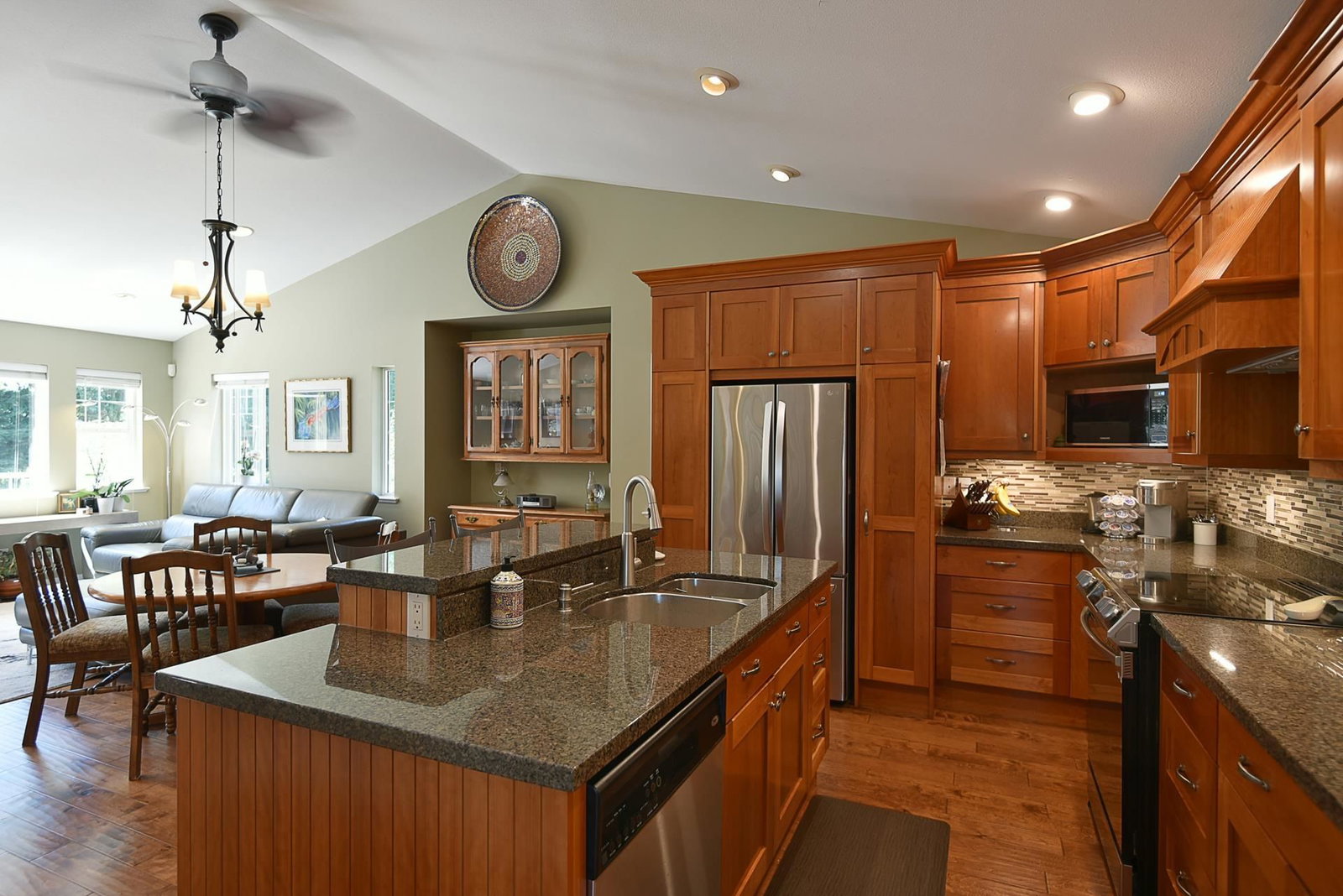 Listing Image 5