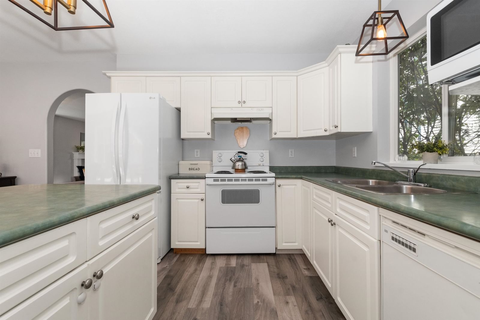 Listing Image 19