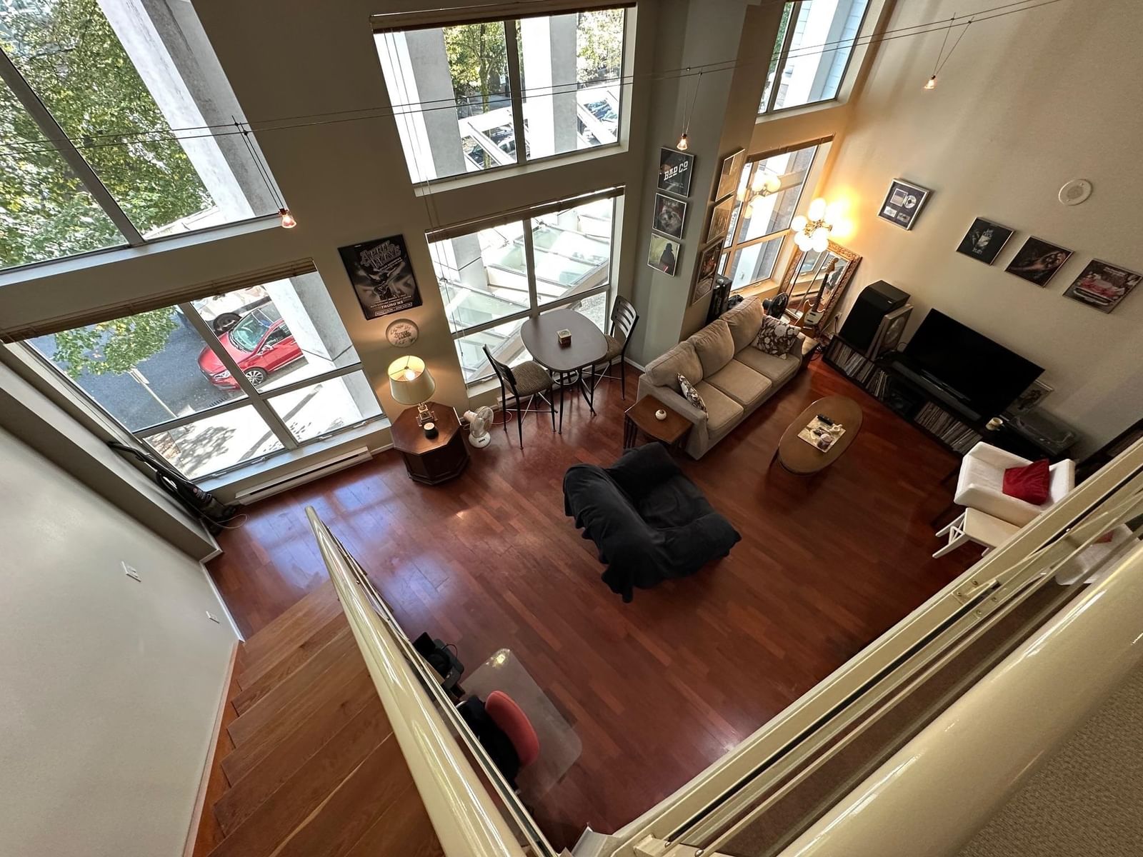 Listing Image 8
