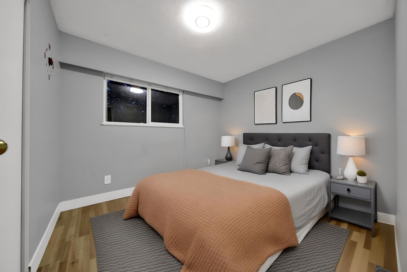 Listing Image 5