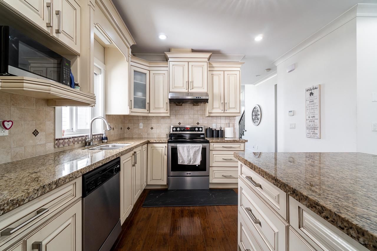 Listing Image 11
