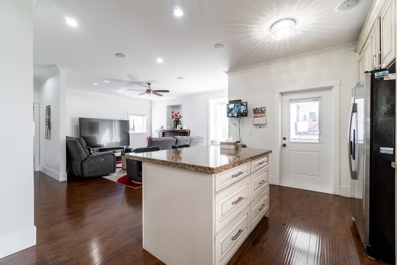 Listing Image 12