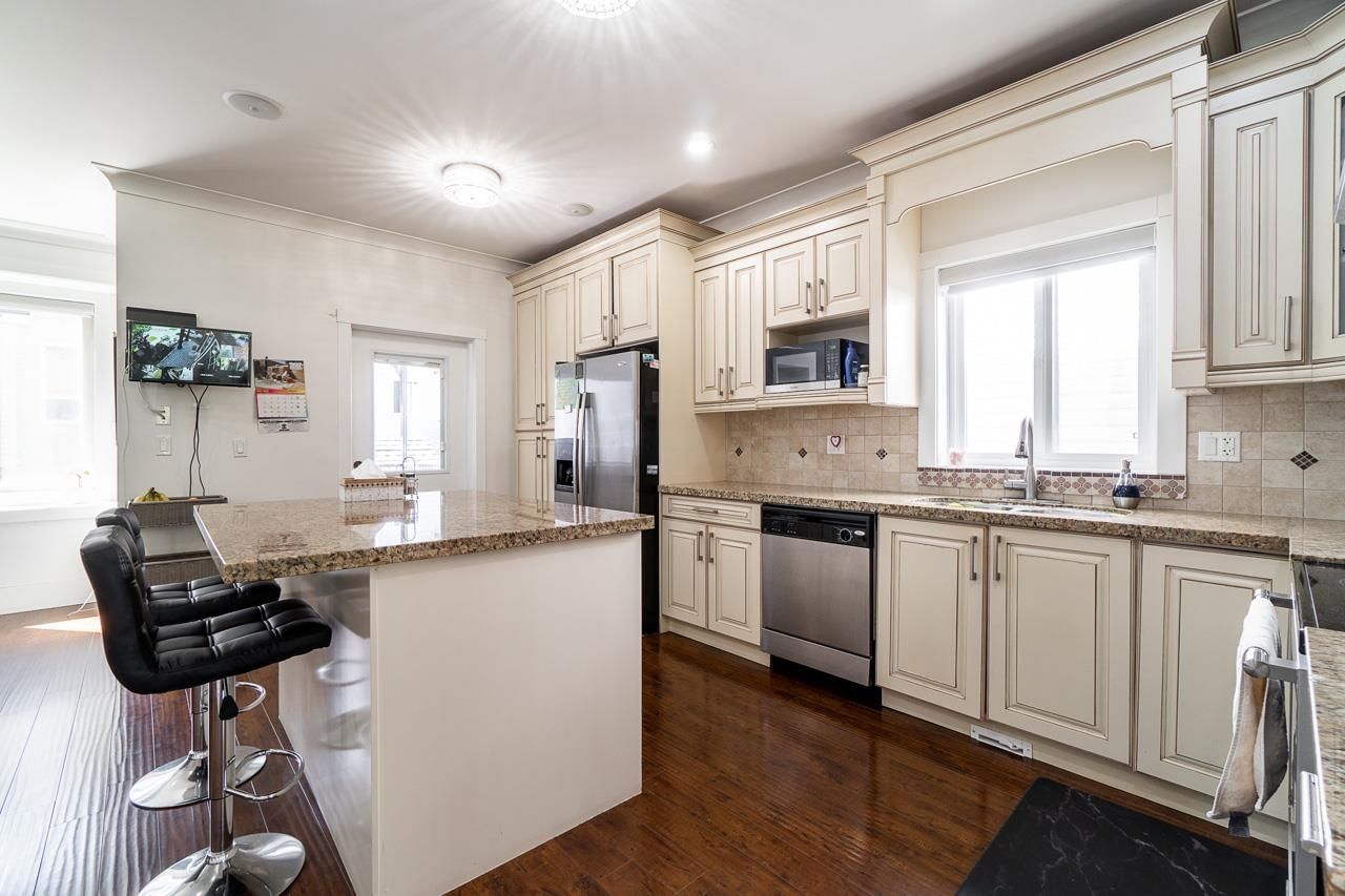 Listing Image 8