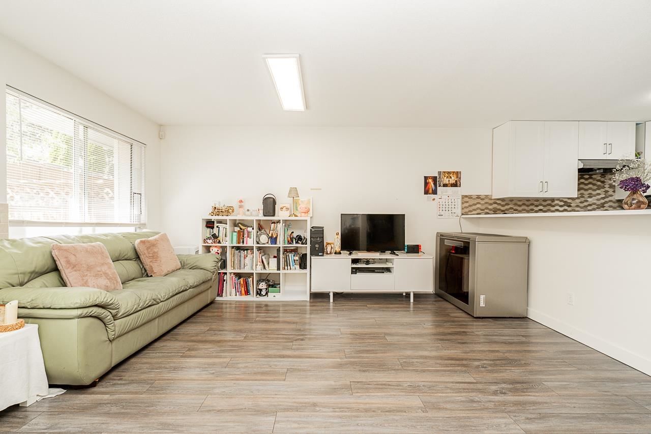 Listing Image 9