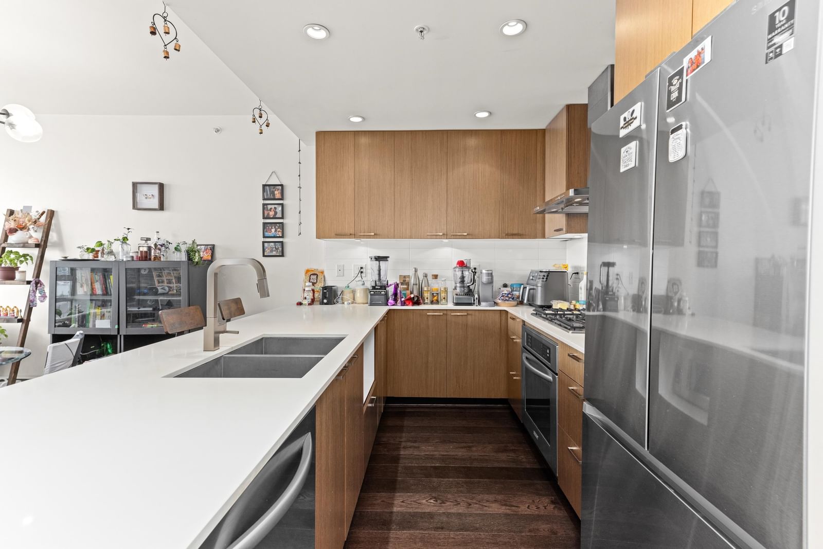 Listing Image 9