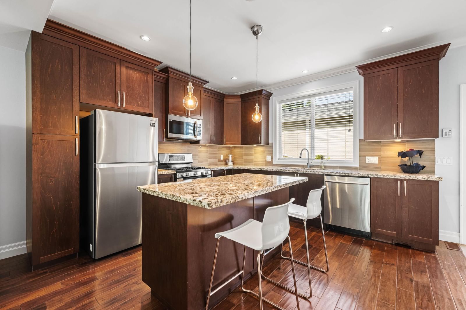 Listing Image 10