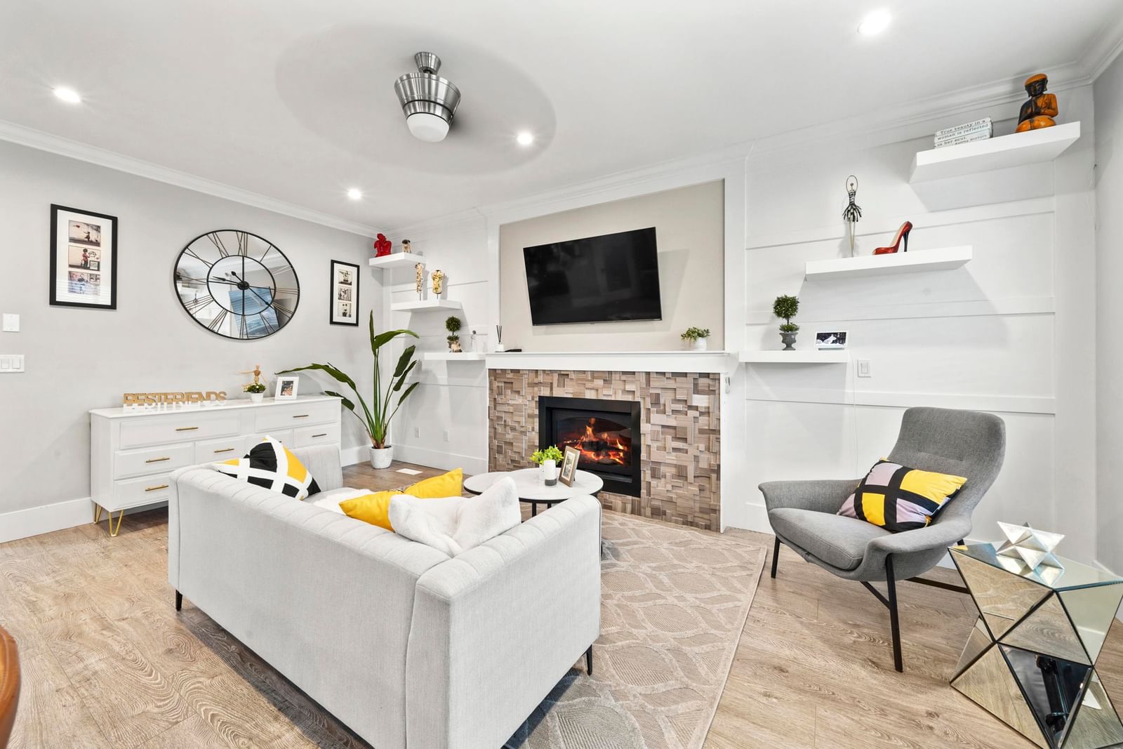 Listing Image 12