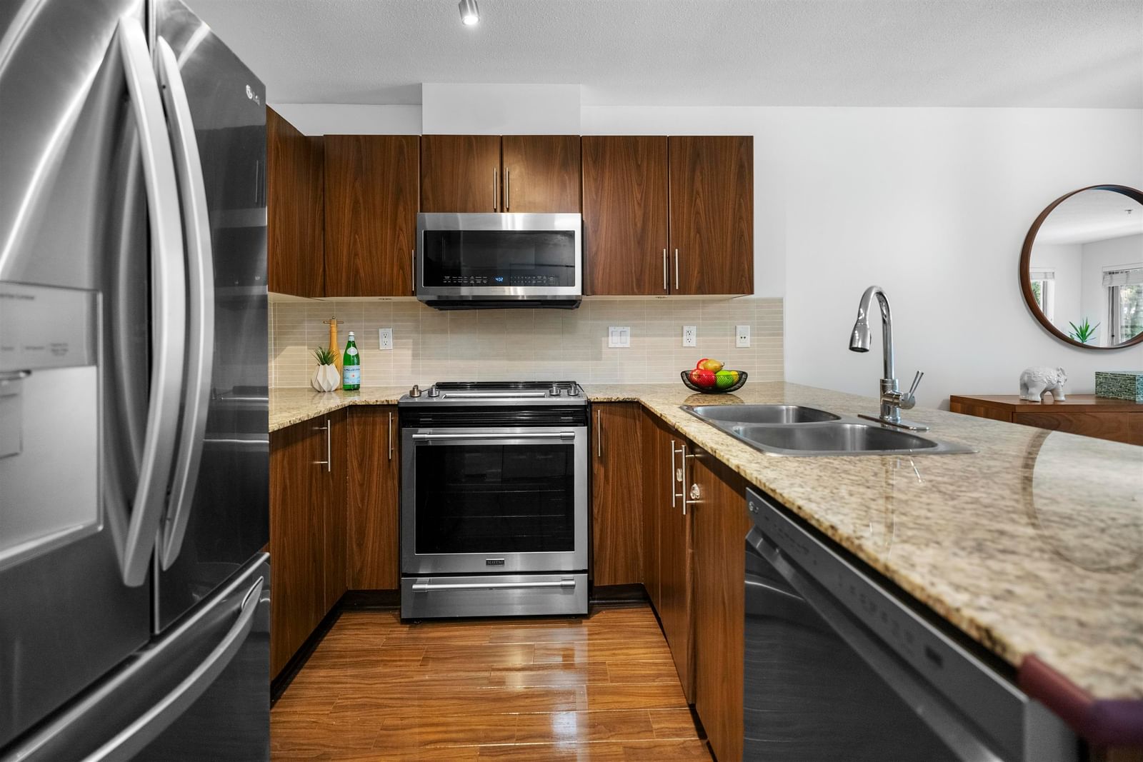 Listing Image 5