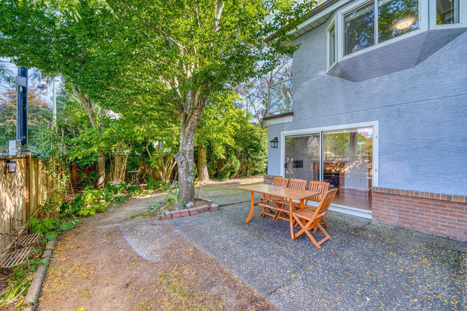 Listing Image 4