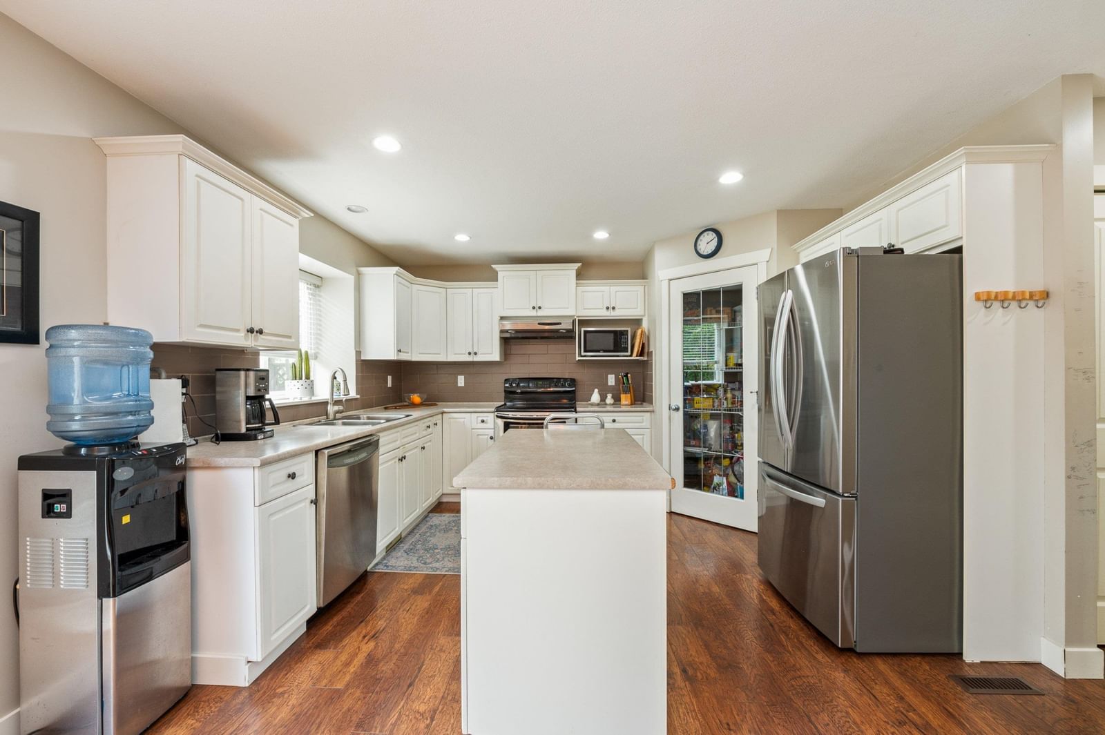 Listing Image 19