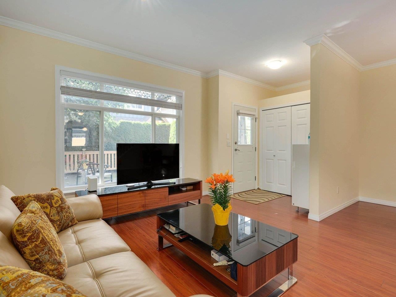 Listing Image 4