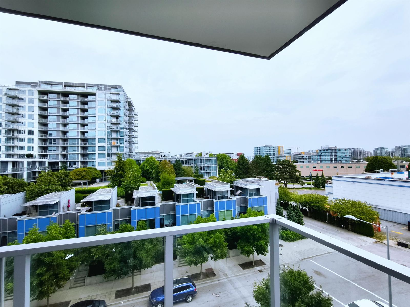 Listing Image 12