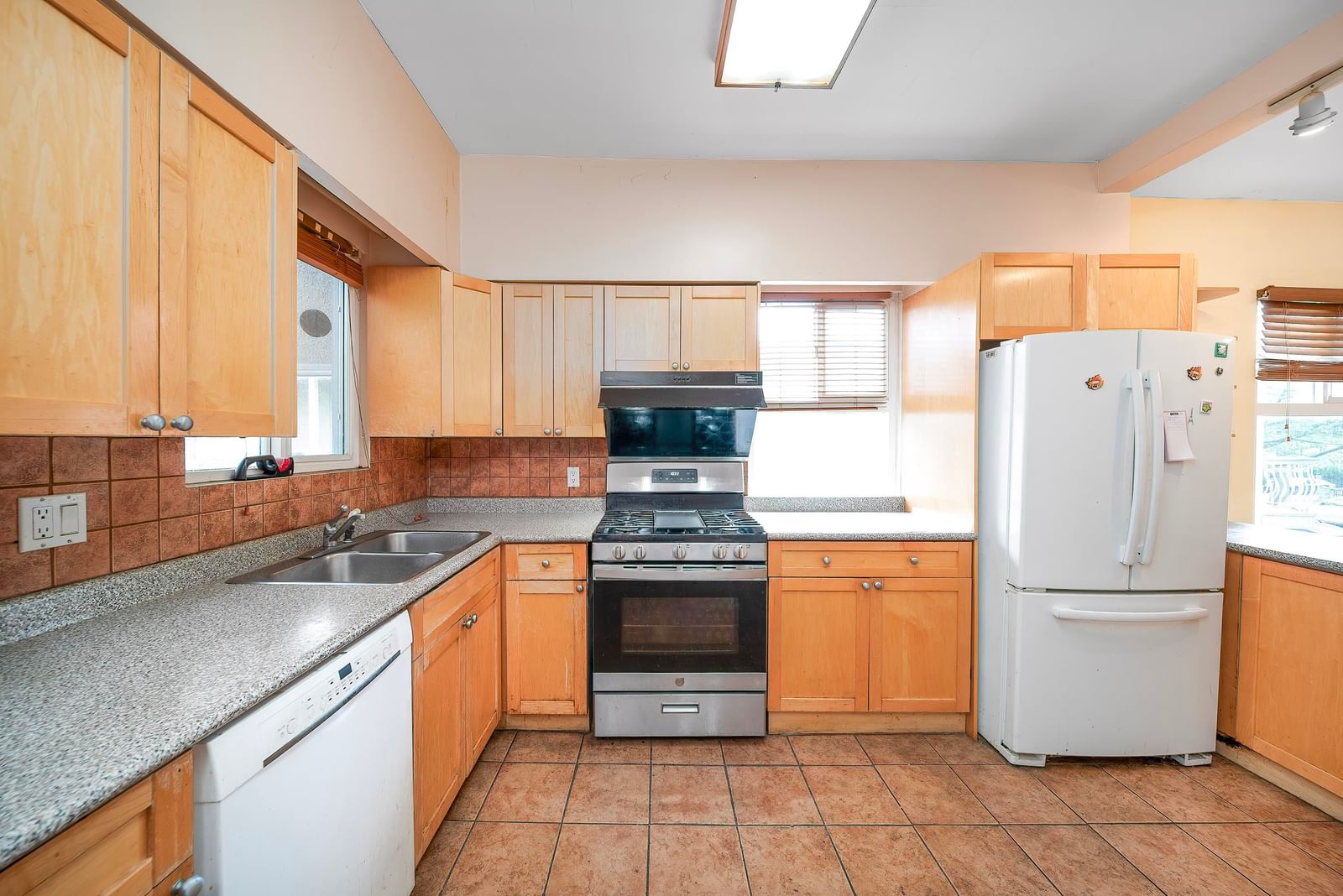 Listing Image 5