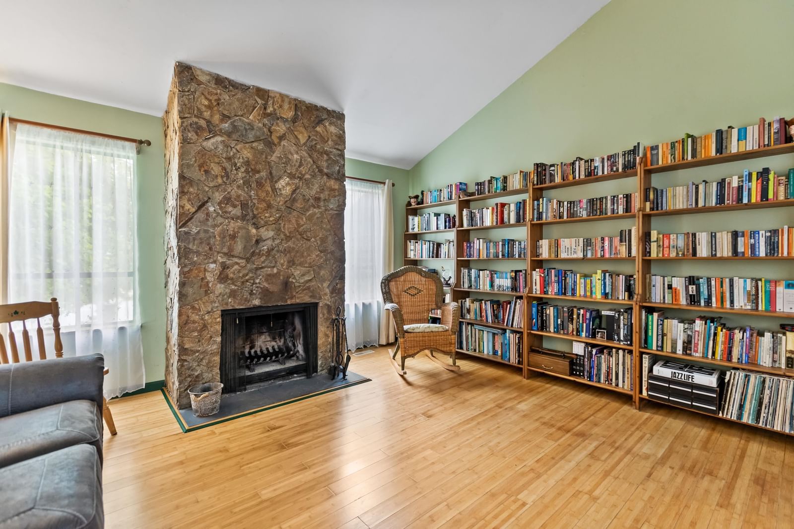 Listing Image 6