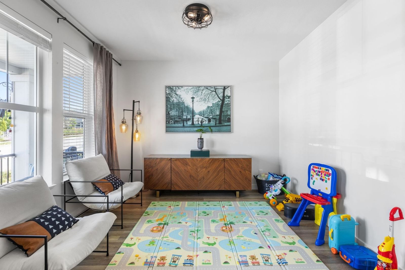 Listing Image 12