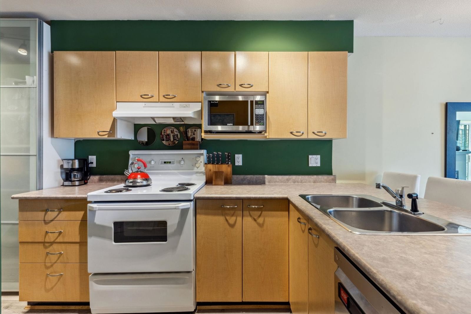 Listing Image 9