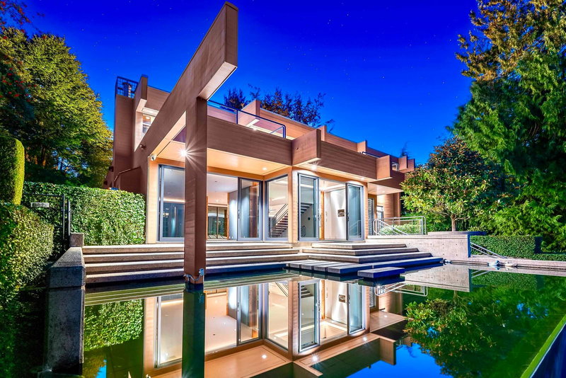 687 Beachview Drive, North Vancouver, V7G 1P8 | Image 2