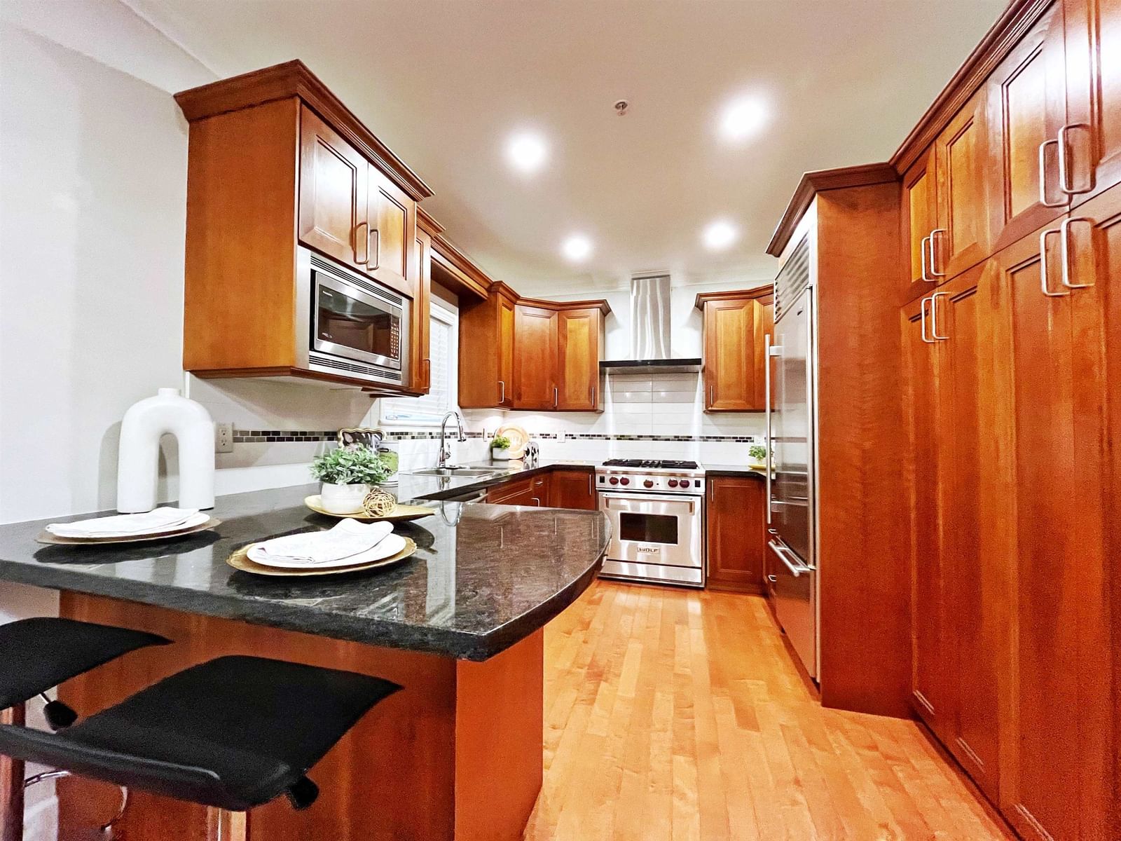 Listing Image 12