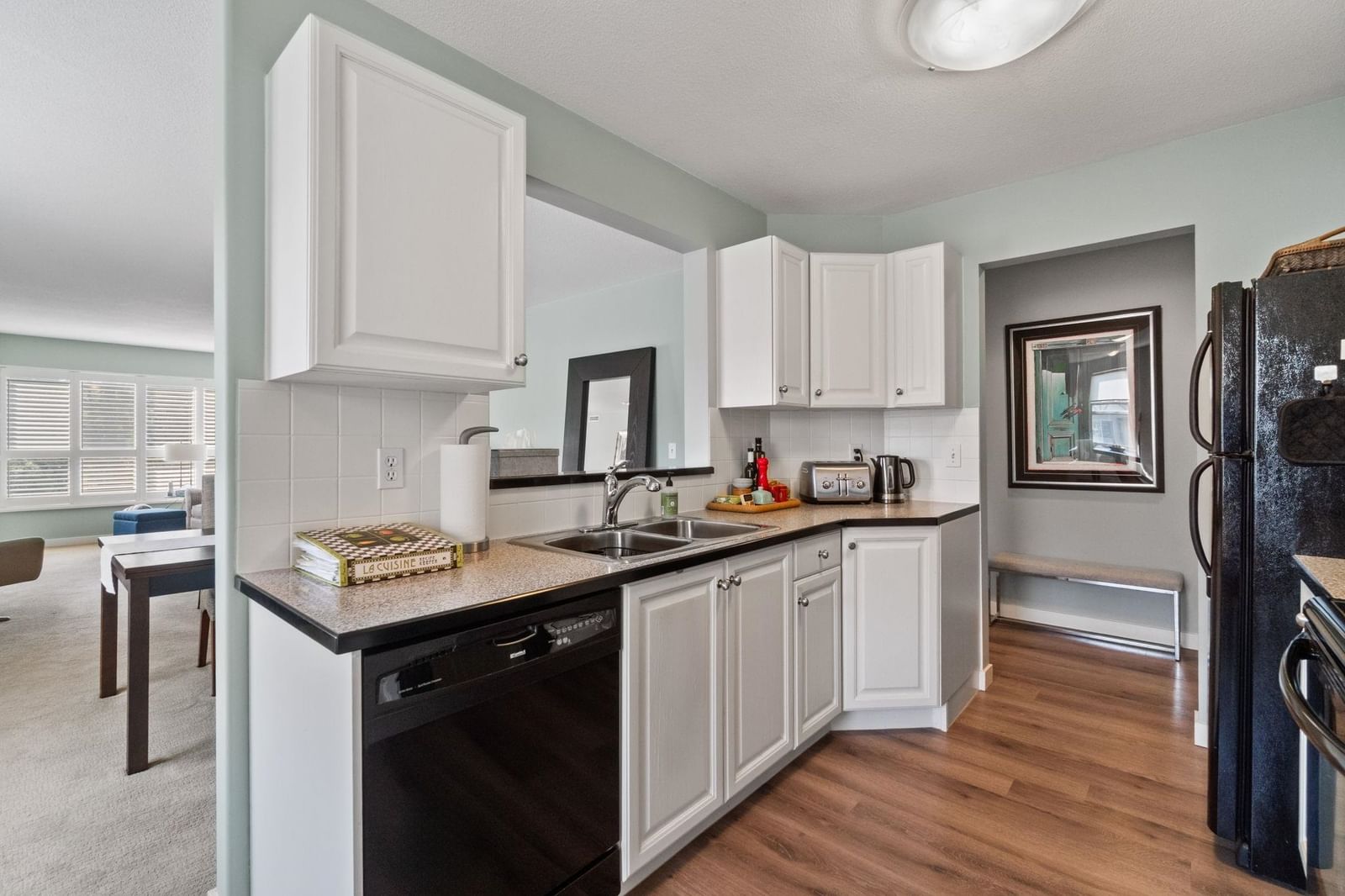 Listing Image 10