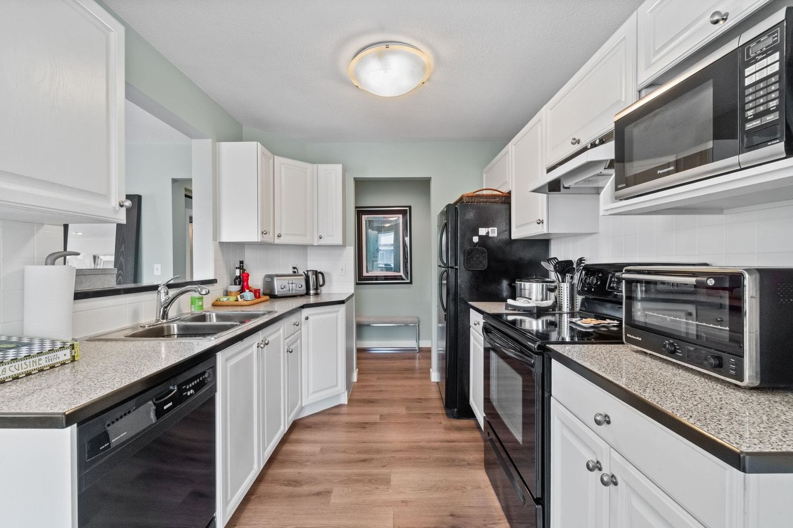 Listing Image 9