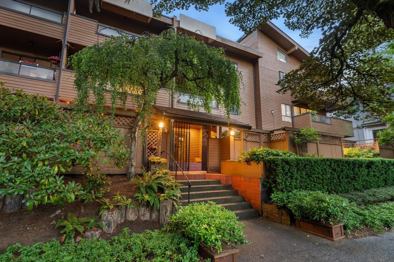 Listing Image 5